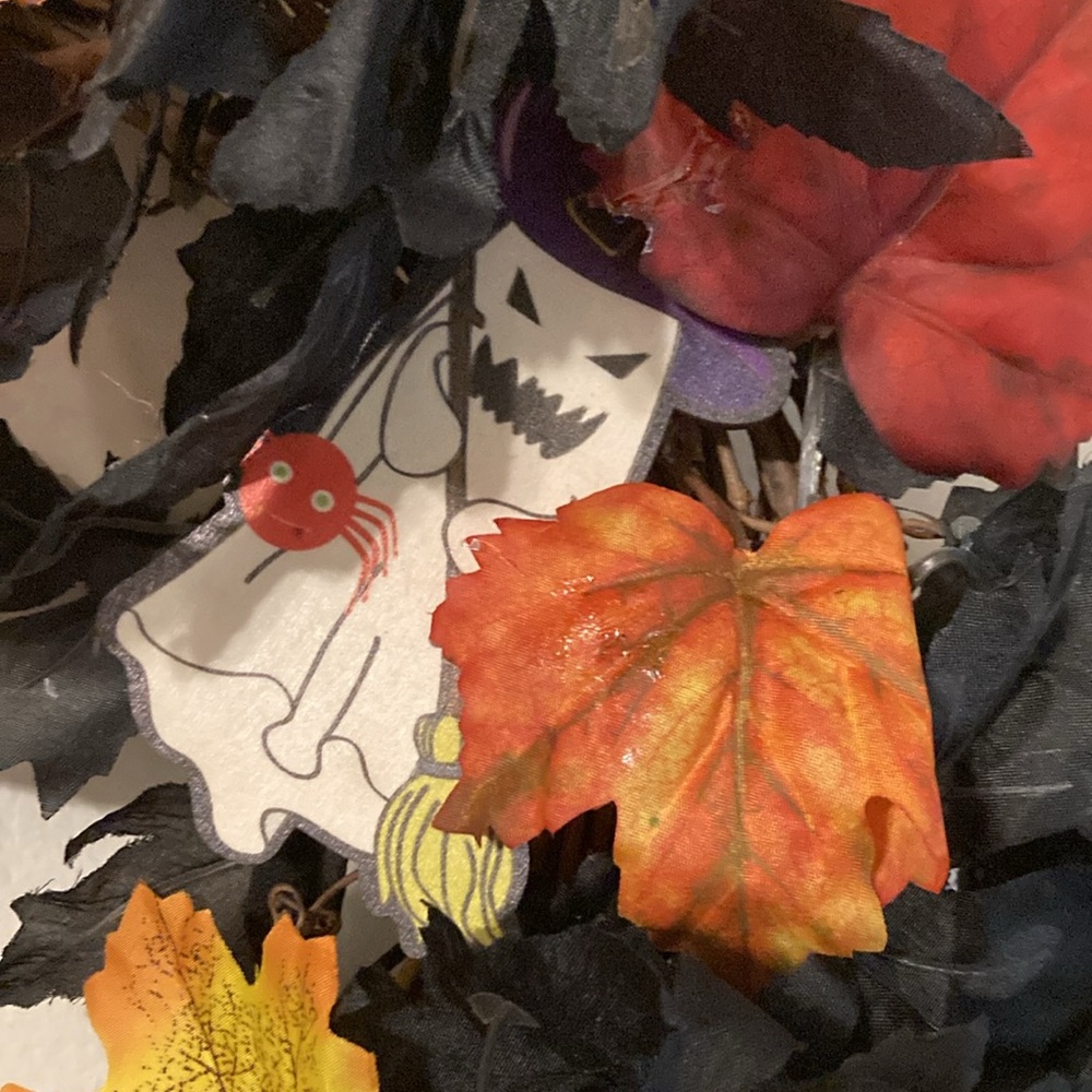 Fun Halloween Wreath - Picture 5 of 6